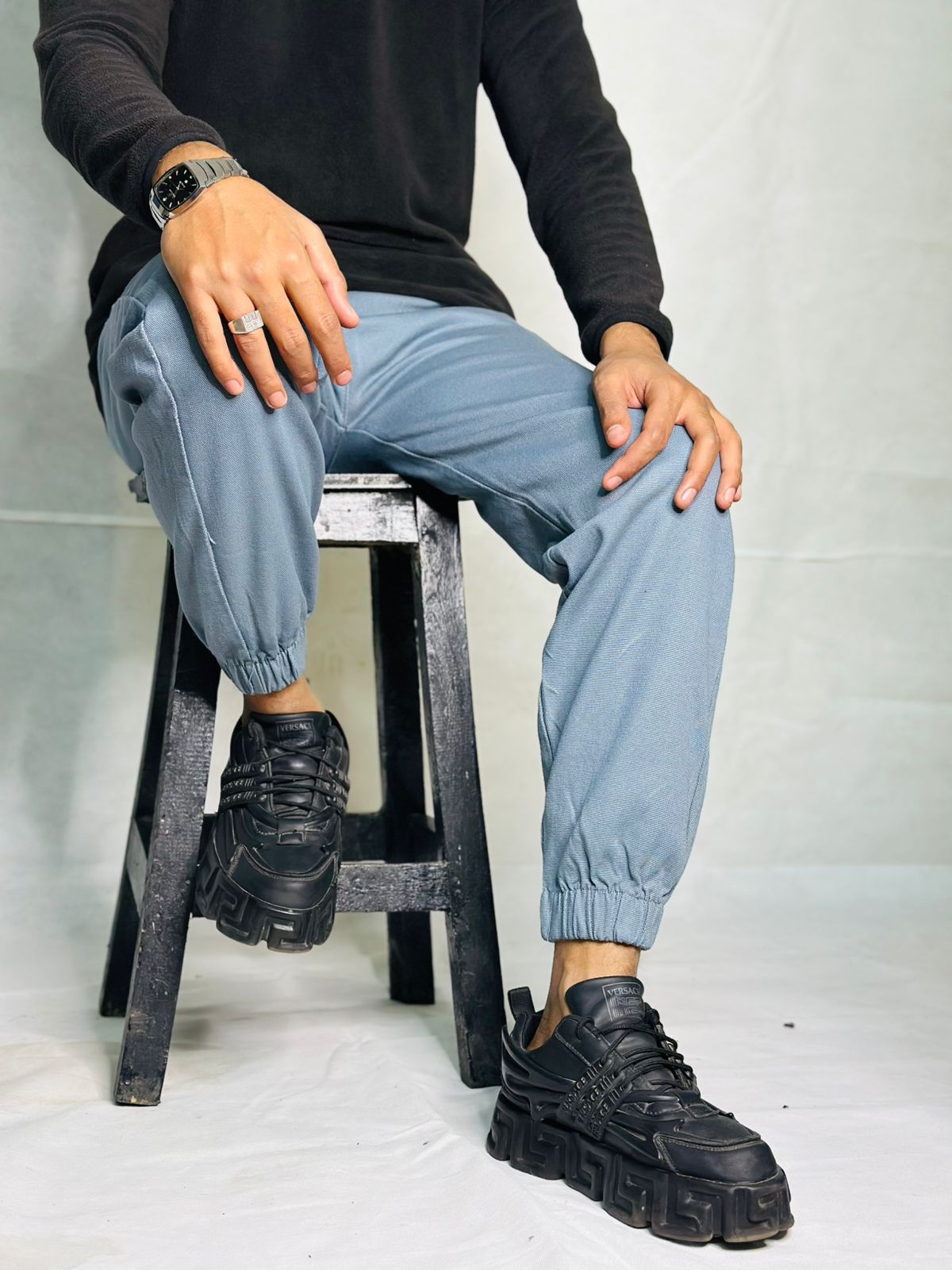 Thick Cotton Cargo Pants with special pattern of threads.